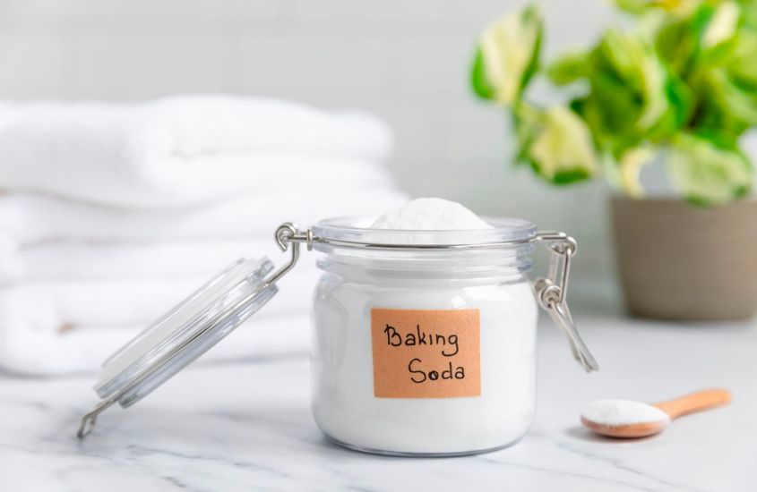 Khử mùi khai nước tiểu trên nệm bằng bột baking soda
